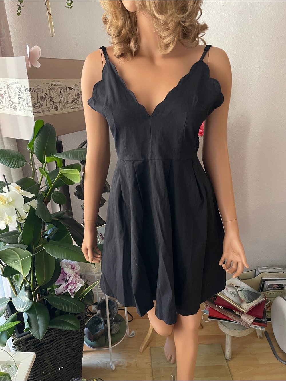 Black Scallop V-Neck Spaghetti Strap Dress